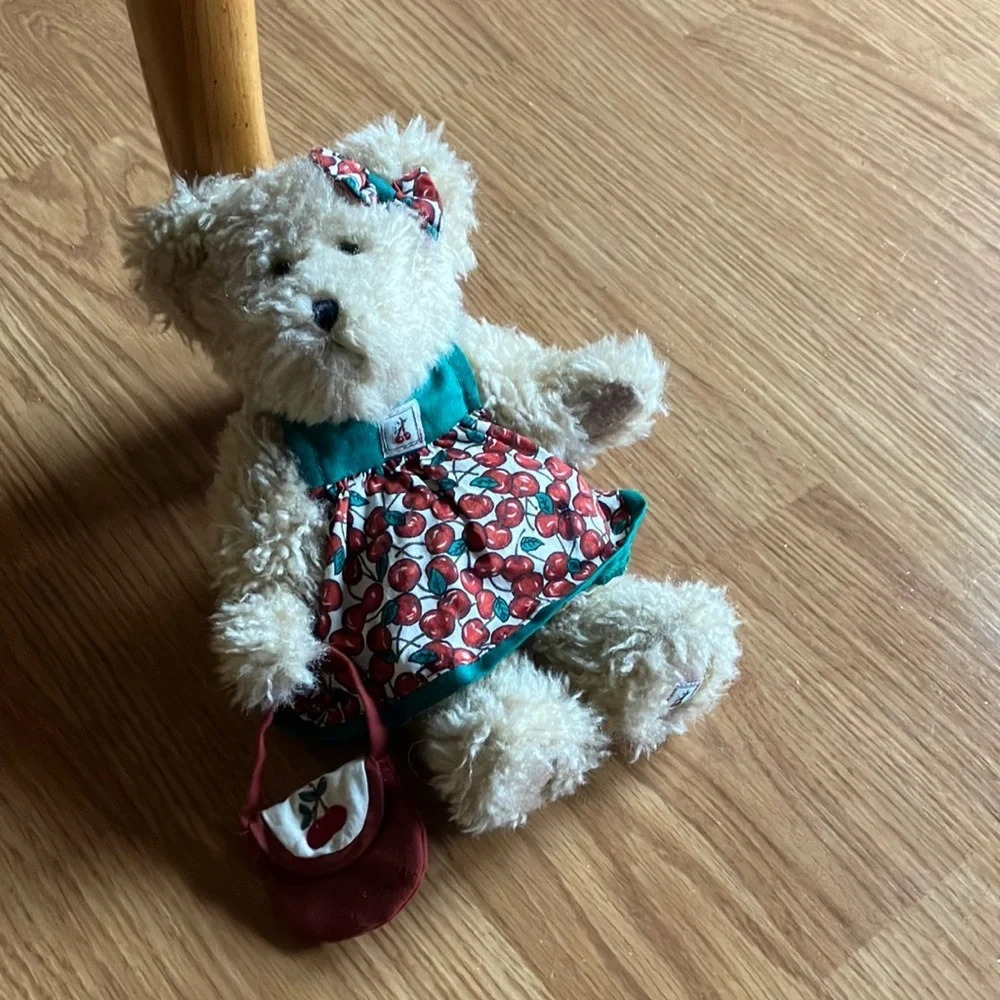 Boyd’s Bears The Head Bean Collection Tia Cherrybeary Plush 9”.